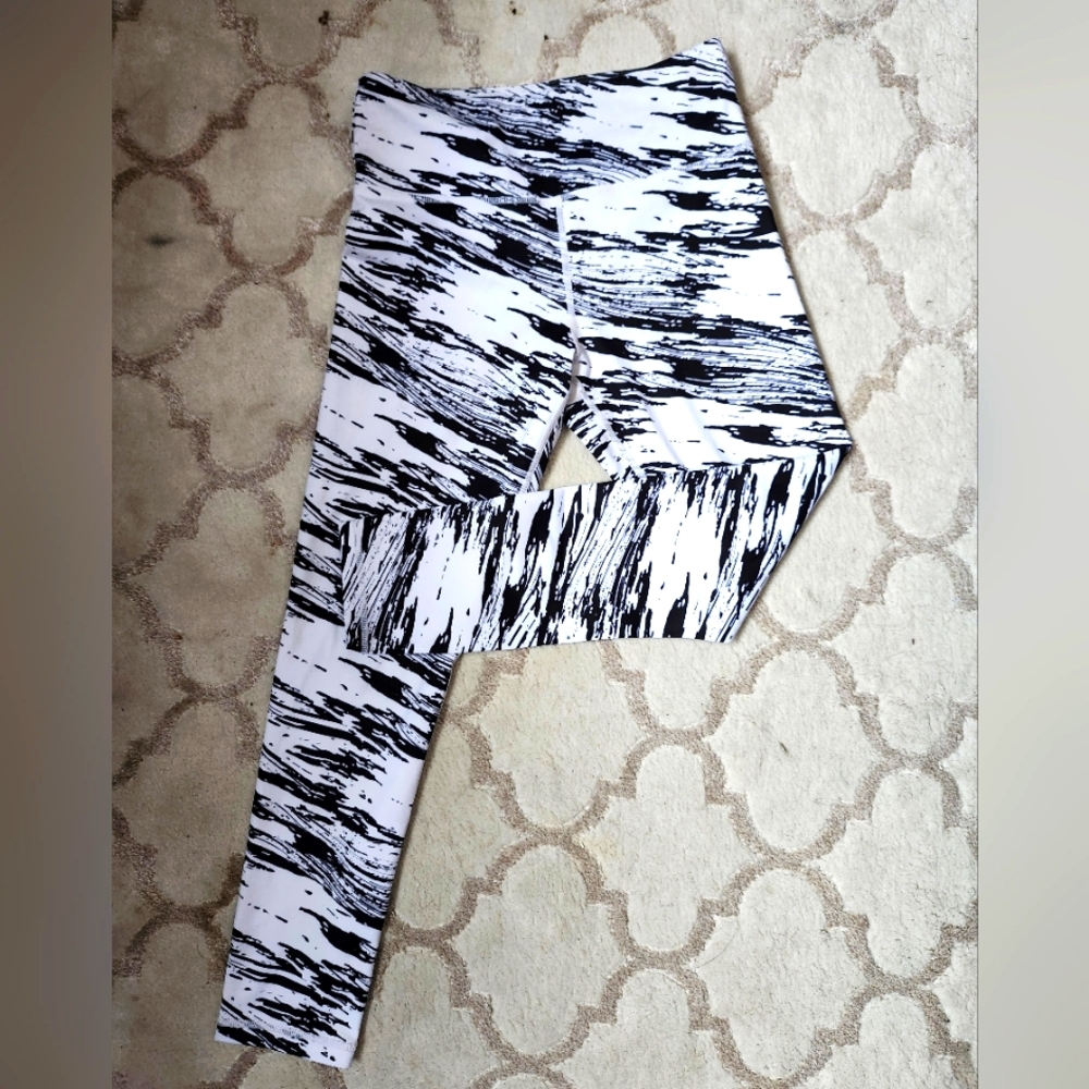 Zyia Sketch Leggings